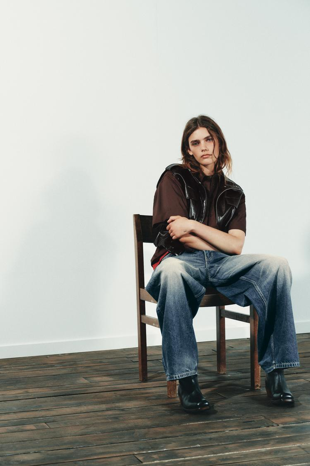 ZARA ЖИЛЕТ ИЗ ИСКУССТВЕННОЙ КОЖИ, ТЕМНО-БОРДОВЫЙ