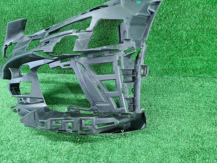 Кронштейн переднего бампера левый Mercedes C w205 (2018-2023) AMG