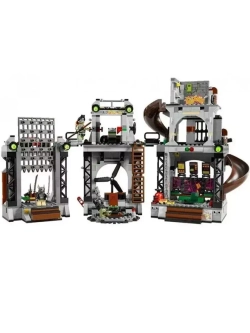 Конструктор Вторжение в логово черепашек 890 деталей