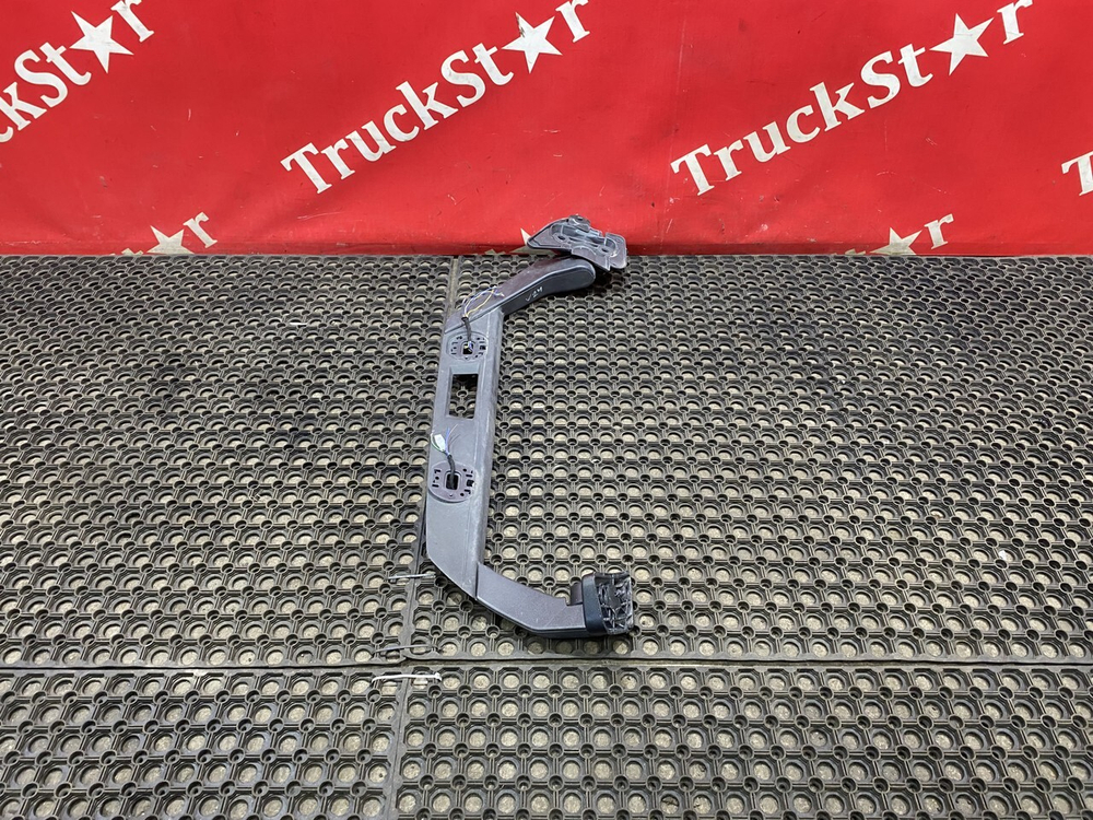 Кронштейн зеркала бокового правого 2019г