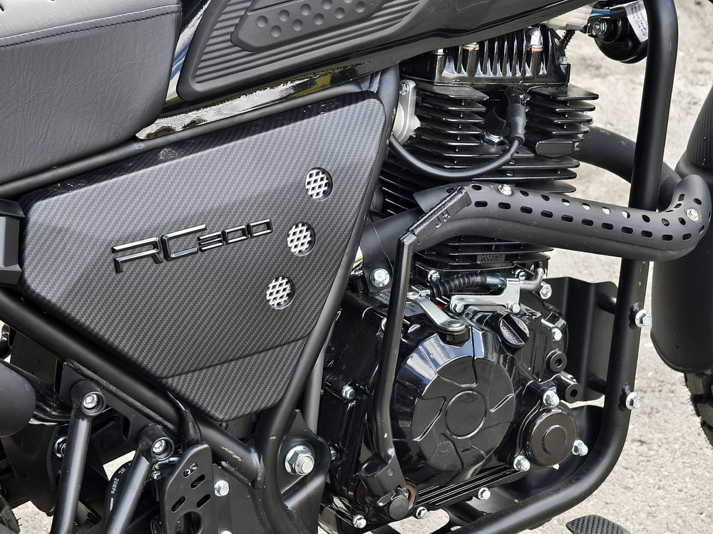 RC 300 CK -A TRIUMPH ДОРОЖНЫЙ Черный