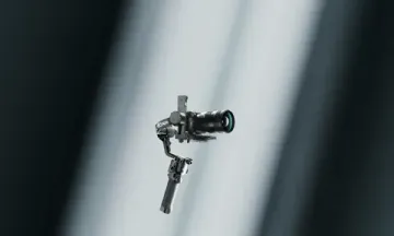 DJI анонсировала стабилизатор RS 5: лёгкость и мощность для профессиональной видеосъёмки.