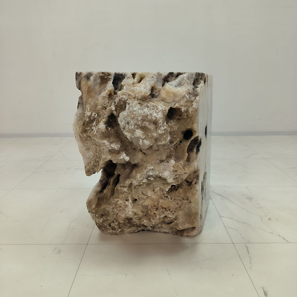 Стол из оникса 65582  (45*30*45) 0195