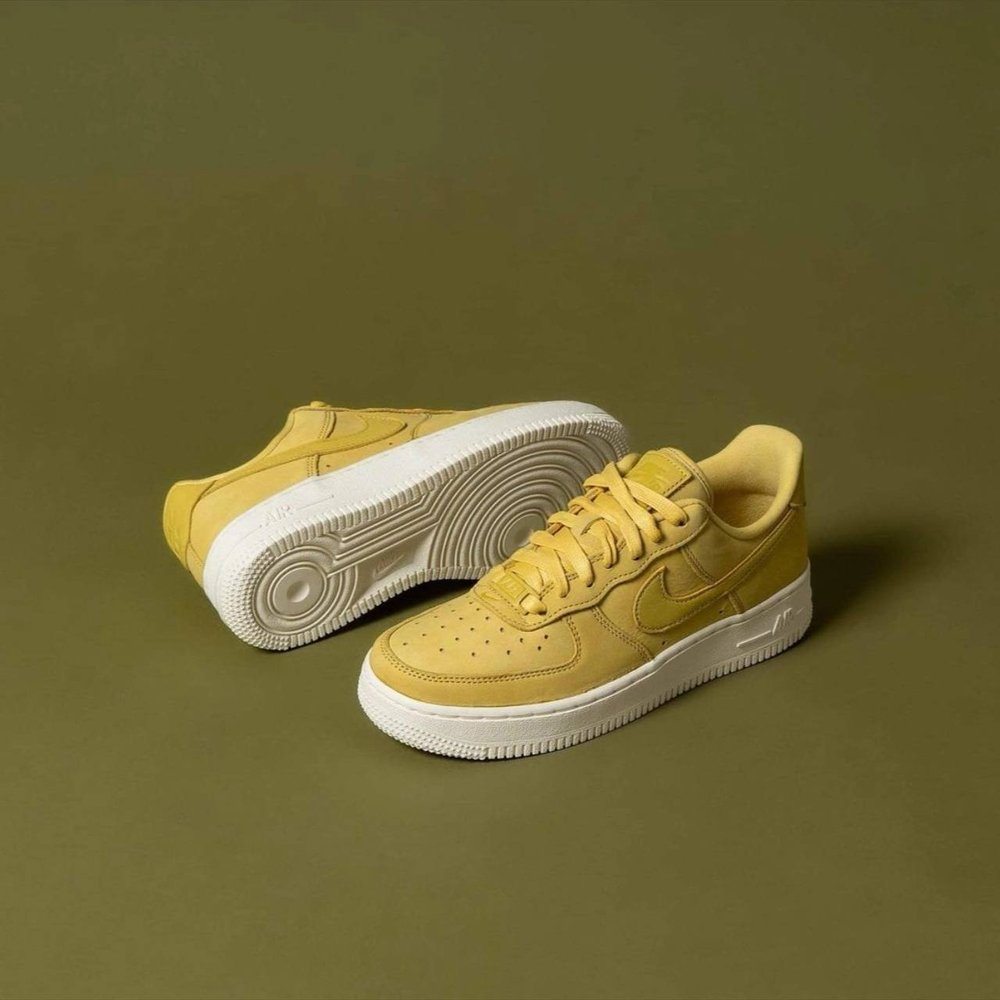 Nike Wmns Air Force 1 '07 Prm GOLD