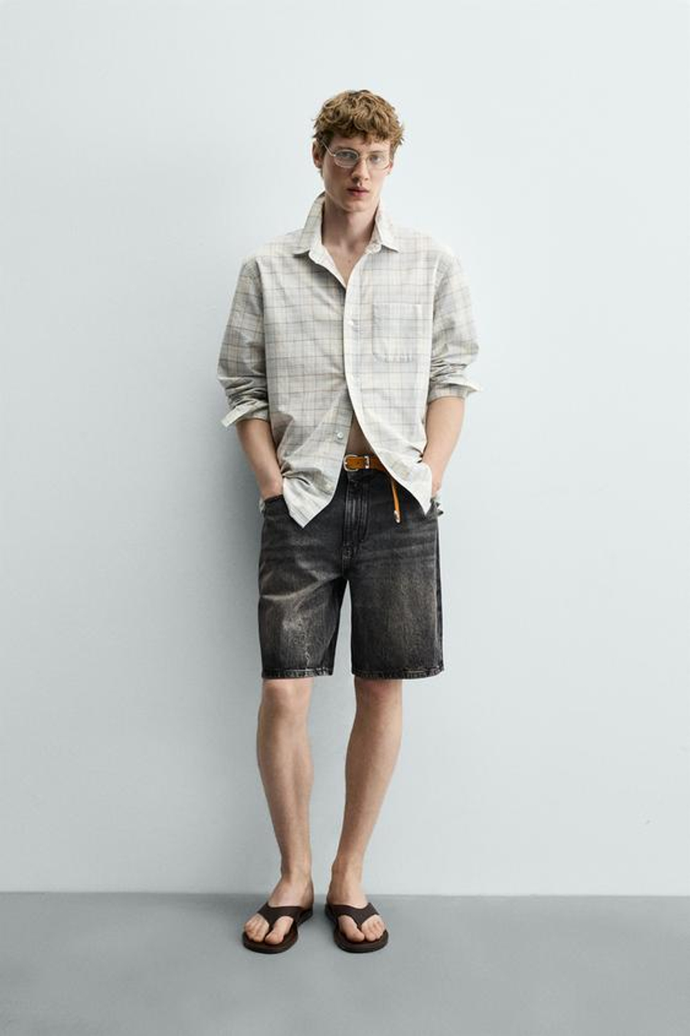ZARA ДЖИНСОВЫЕ ШОРТЫ RELAXED FIT, ТЕМНО-СЕРЫЙ