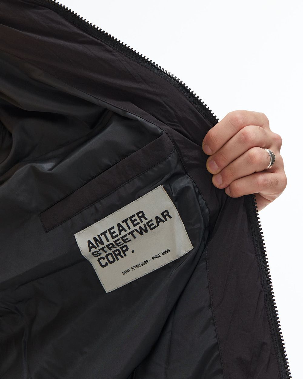 Пуховик Anteater AW25 Downjacket Hooded Crispy черный