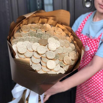 Сладкий букет из шоколадных монет 50х35 см