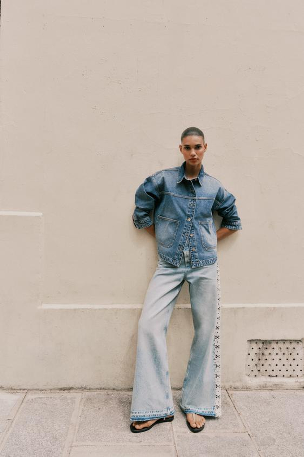 ZARA ДЖИНСЫ Z1975 WIDE LEG С ВЫСОКОЙ ПОСАДКОЙ И КОМБИНИРОВАННОЙ ВЯЗКОЙ КРЮЧКОМ, ВЫЦВЕТШИЙ СИНИЙ