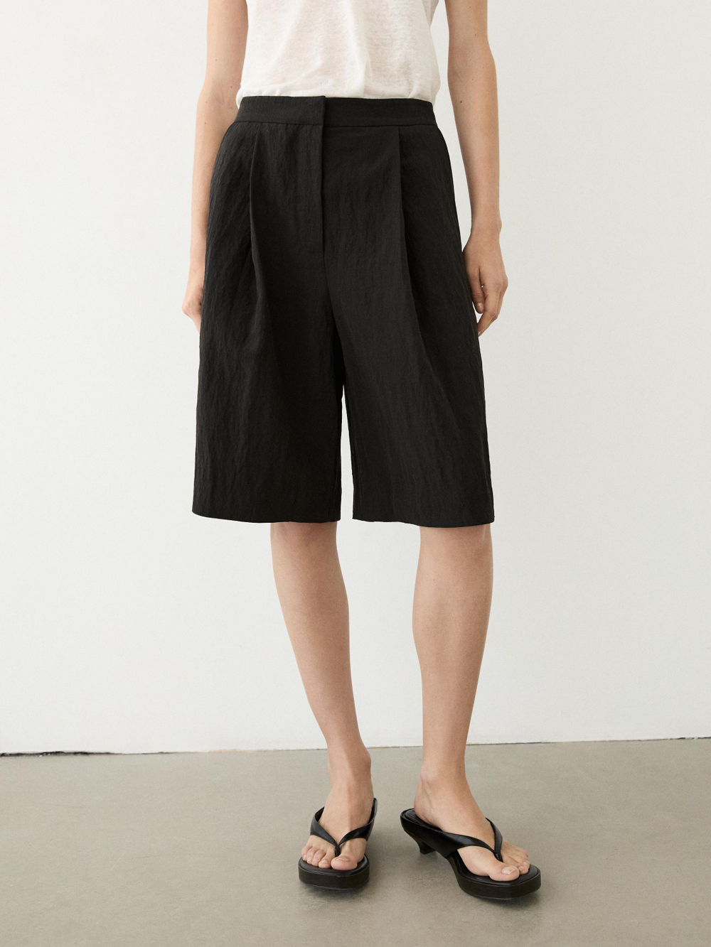 Massimo Dutti Шорты-бермуды из технической ткани, черный