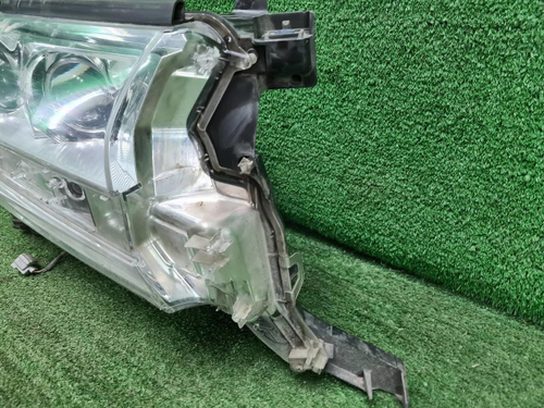Битая Фара правая Land Cruiser 200 (15-21) LED