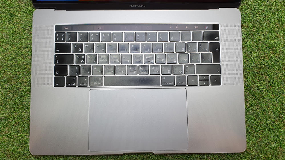 MacBook Pro Retina 15 2018 i7/16Gb/560x 4Gb