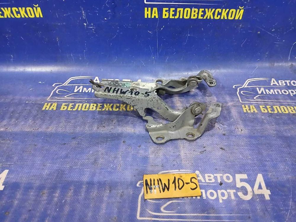 Петля капота левая TOYOTA PRIUS 1998