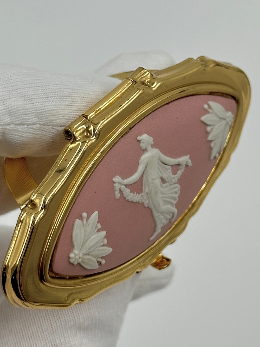 Футляр для помады розовый Wedgwood by Stratton