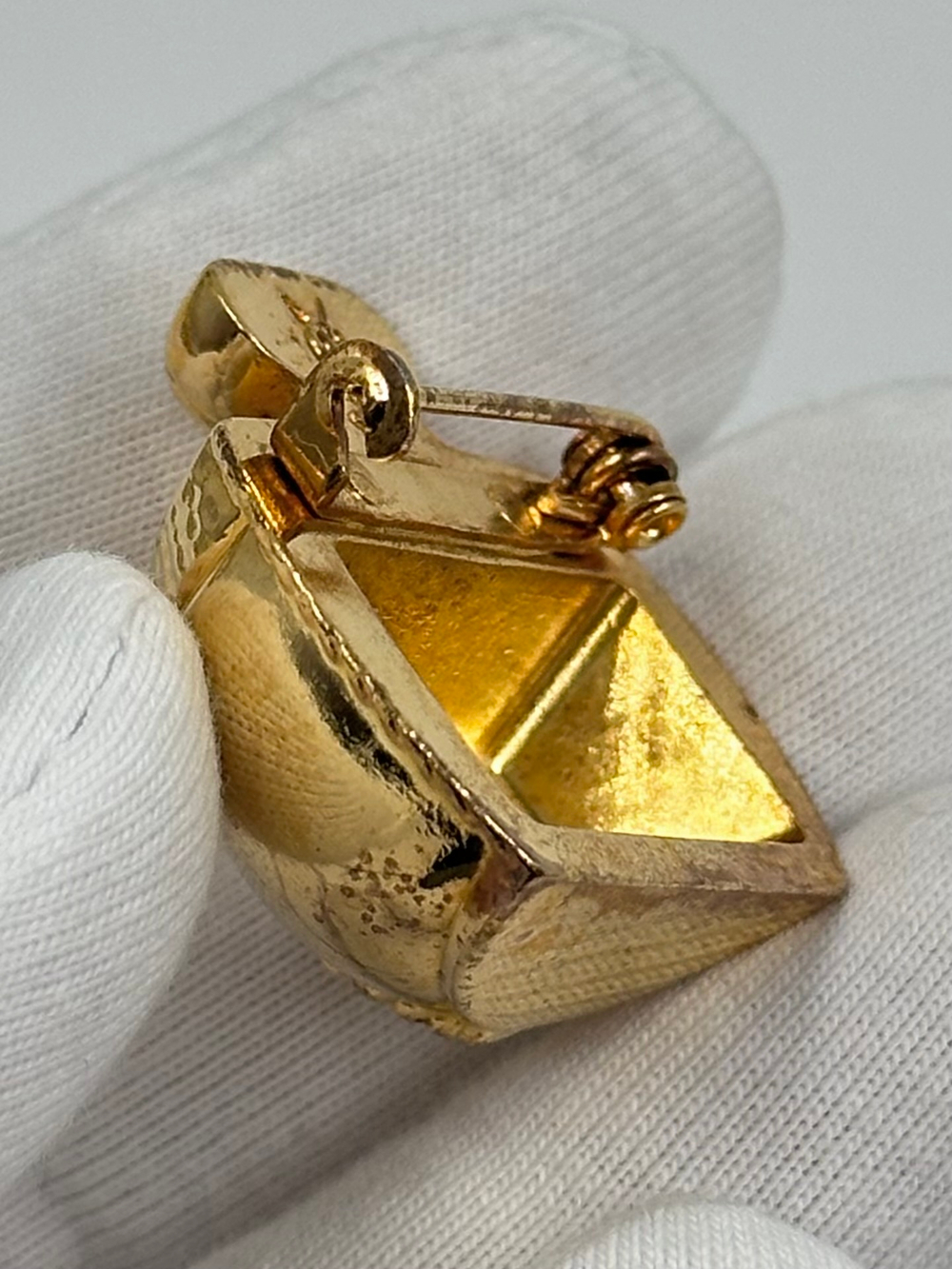 Брошь Yves Saint Laurent