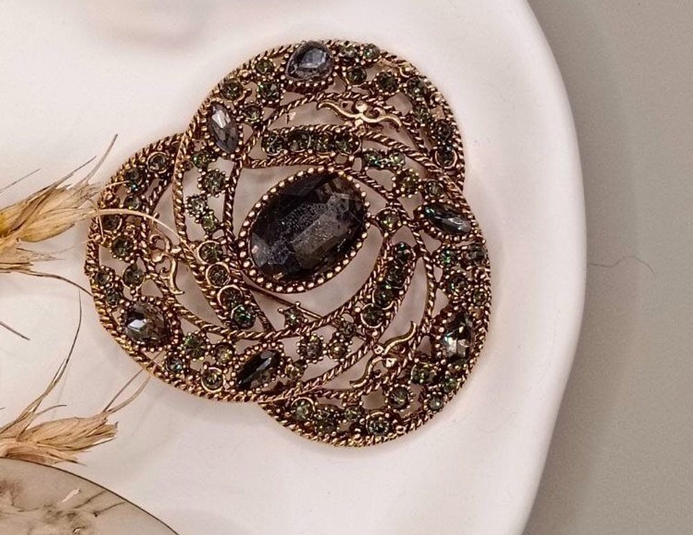 брошь" Винтажная композиция с горным хрусталем"