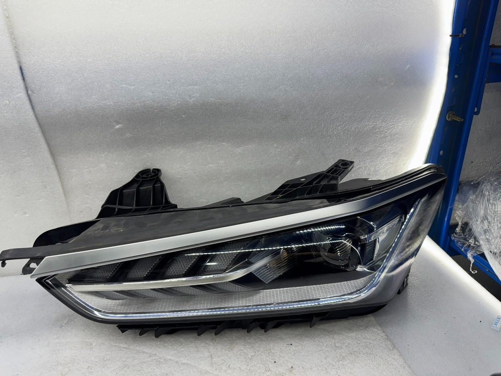 BYD Qin Plus LED передняя фара (оригинал,)