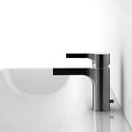 Смеситель для раковины Steinberg Серия 210 с керамическим картриджем, со сливным гарнитуром 1 1/4“, с гибкими шлангами 3/8“, хром 210 1000