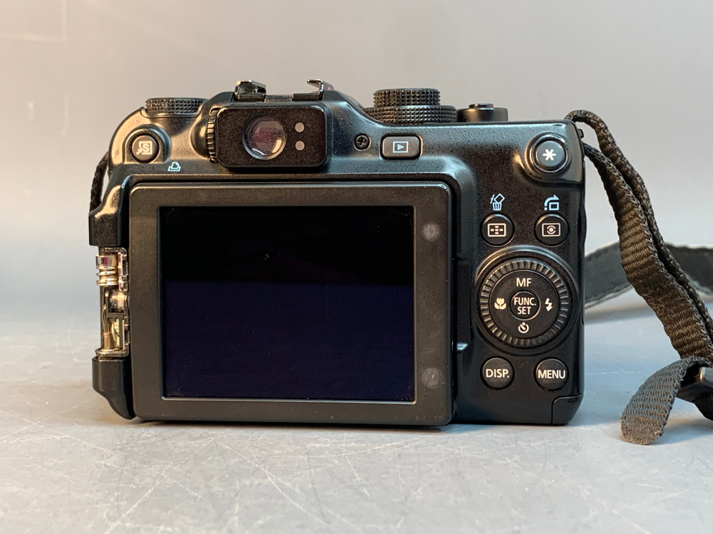 Canon PowerShot G11 не работает вспышка, царапинки на линзе
