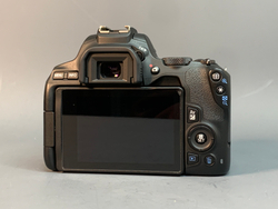 Canon 250D Kit 18-55mm STM 22.000 кадров