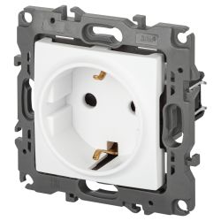 Розетка ЭРА Серия 12 12-2102-01М 2P+E Schuko со шторками, 16А-250В, белый матовый