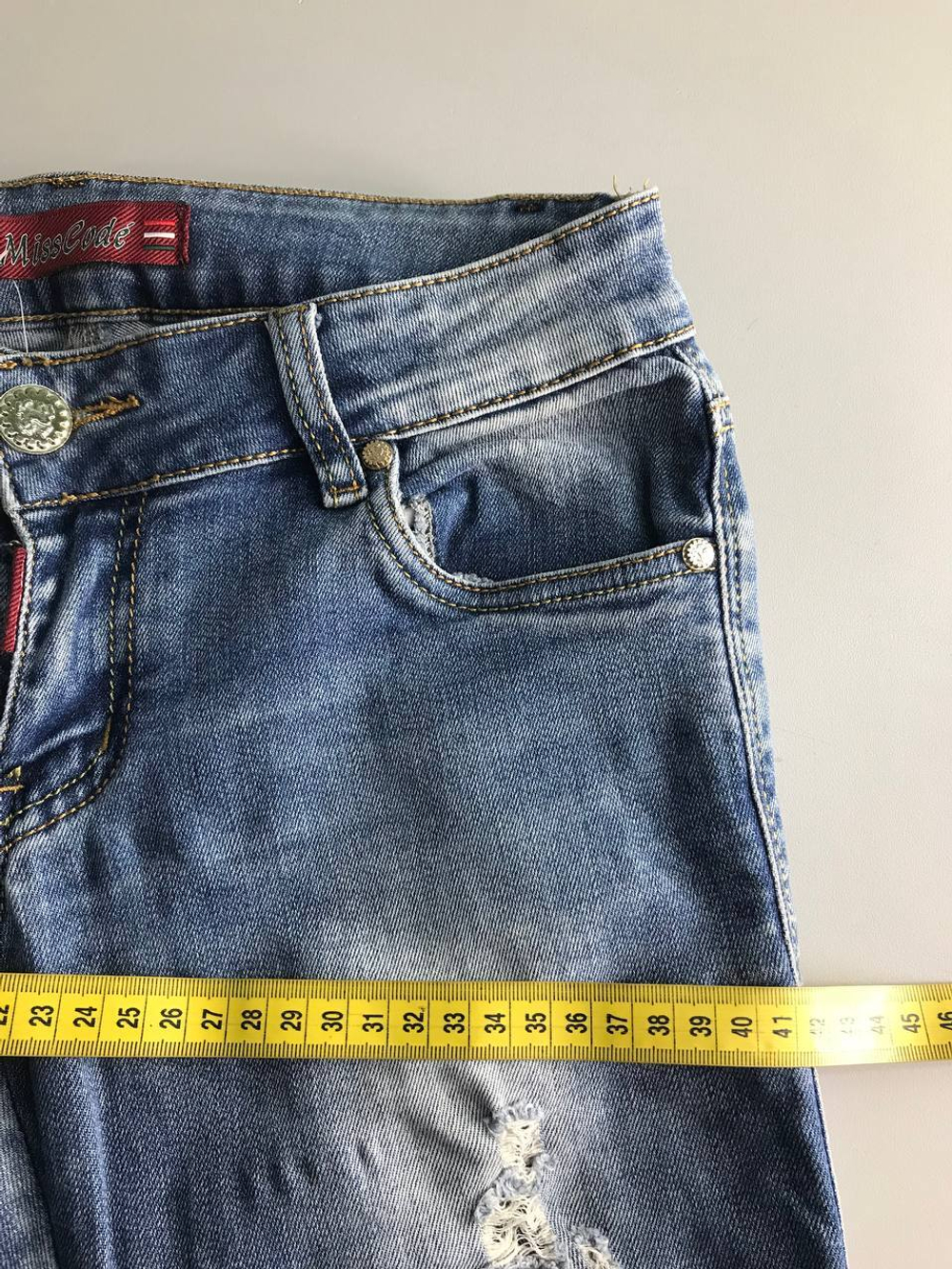 Джинсы узкого кроя, визуально 40 размер