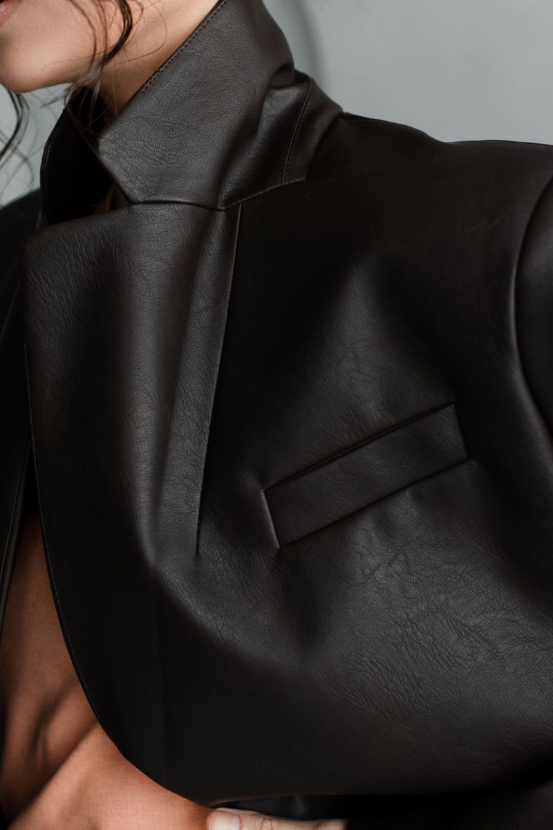 Жакет OVER из эко-кожи темно-коричневый