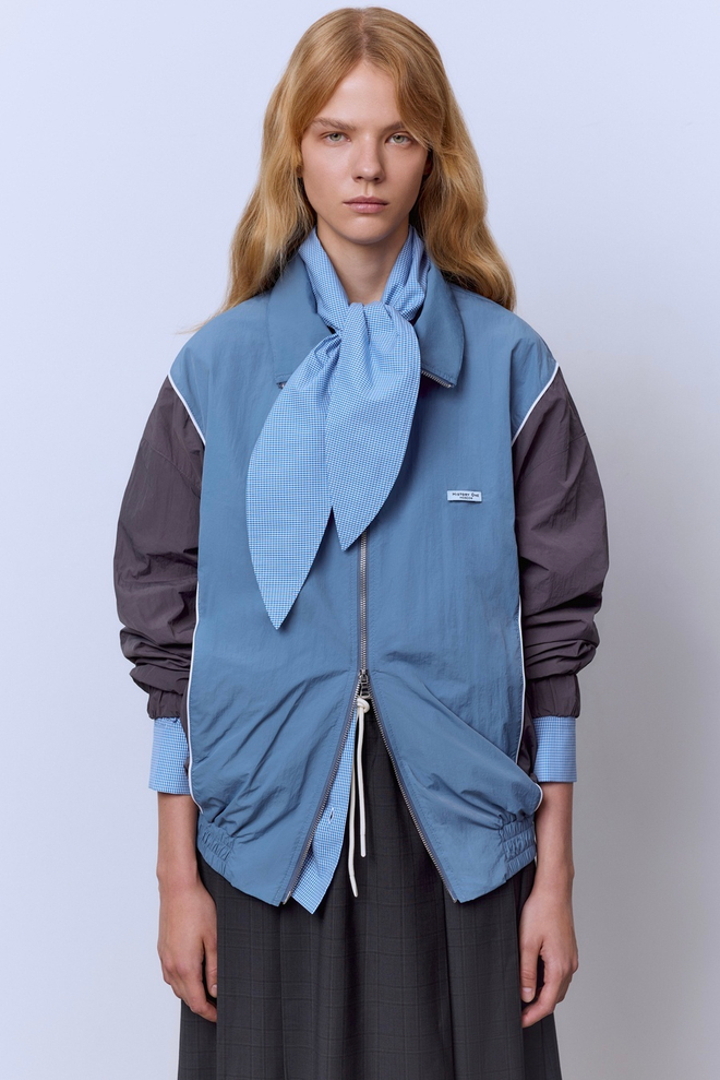 Ветровка из нейлона с контрастными вставками
