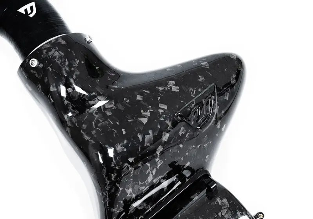 Система холодного впуска Unitronic Forged Carbon Fiber Intake System With Air Duct For MK8 R & 8Y S3