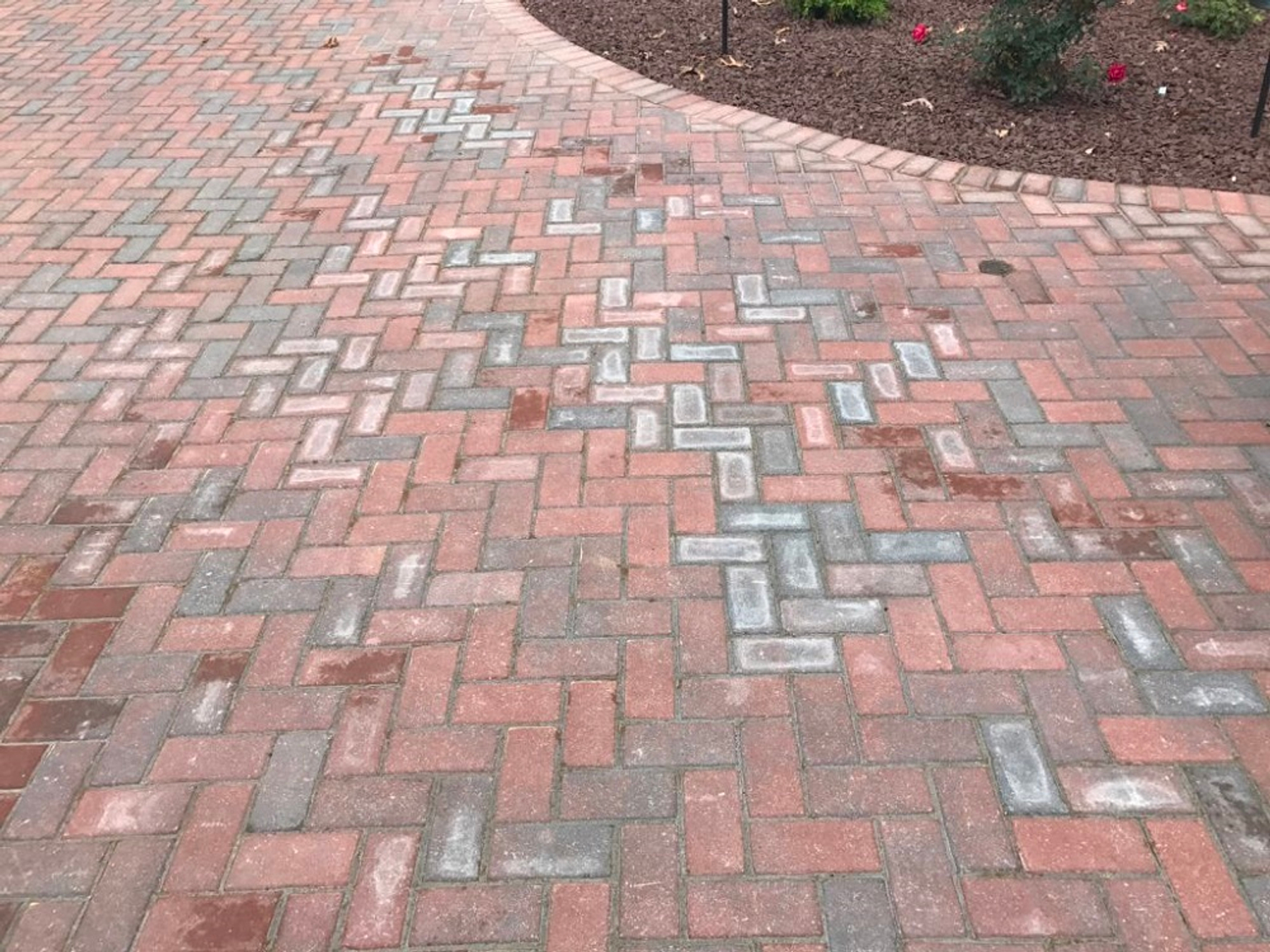 Высолы на тротуарной плитке: брак или нет?