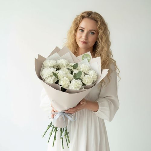 Большой букет белых гвоздик