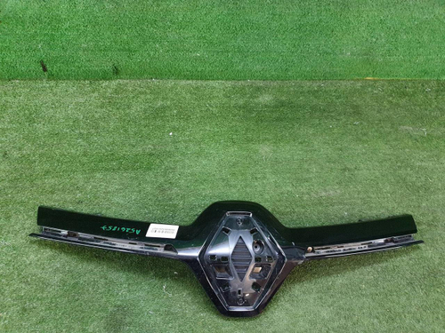 Накладка решетки радиатора Renault Arkana (2019-н.в.)