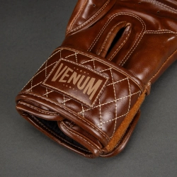 Боксёрские перчатки Venum Impact Classic Boxing shiny havana