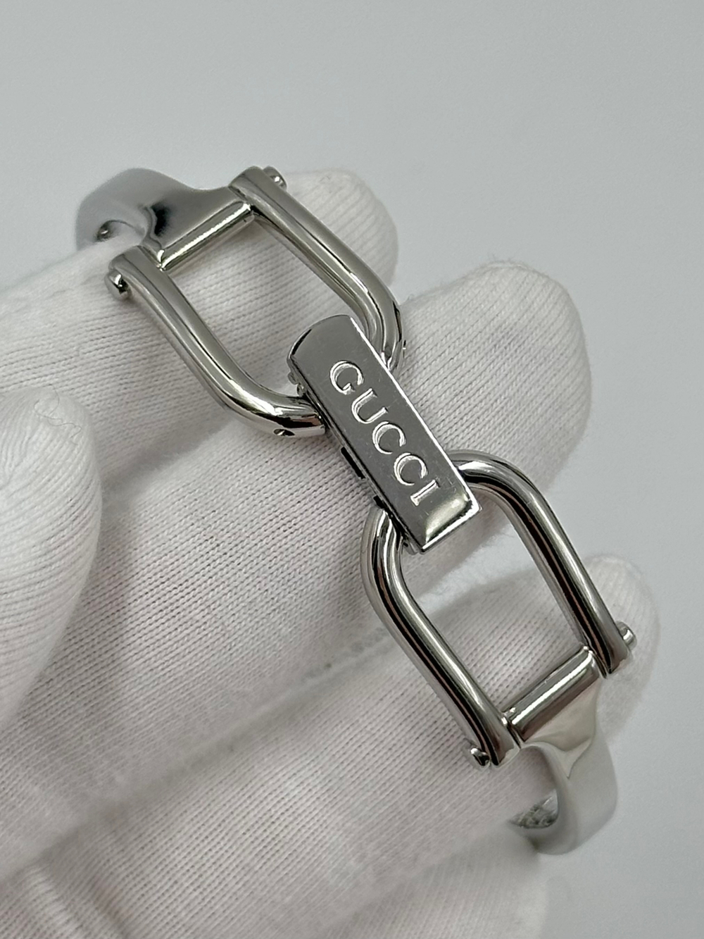 Часы GUCCI 1500 L