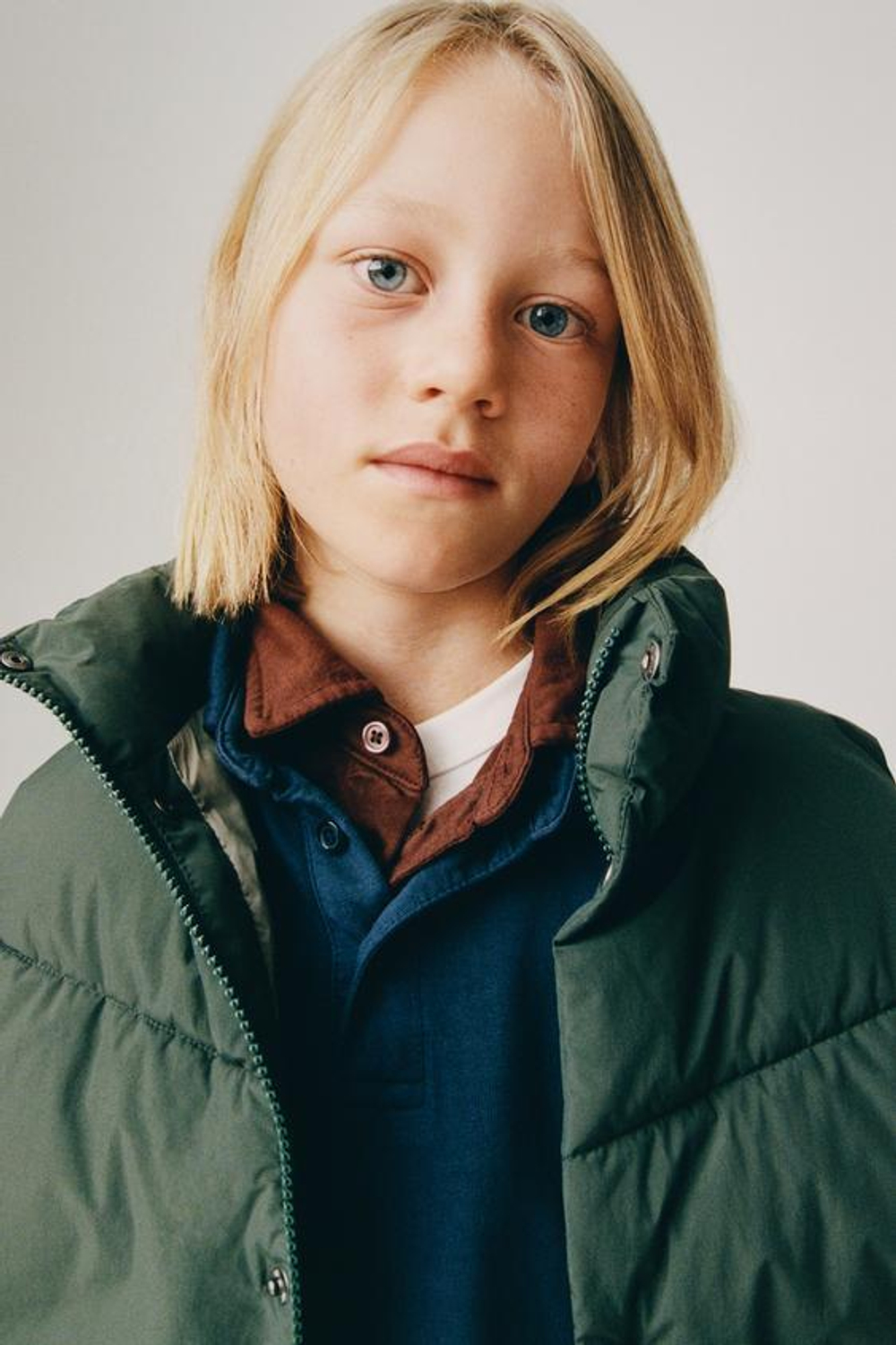 ZARA НЕПРОМОКАЕМЫЙ СТЕГАНЫЙ ЖИЛЕТ, ЗЕЛЕНЫЙ