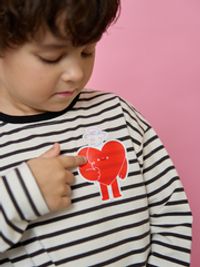 Термонаклейка для одежды «Любовь внутри»