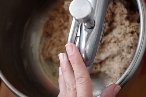 Замес теста в Ankarsrum Original