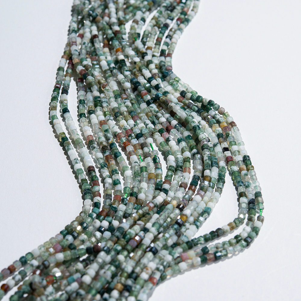 Моховой агат натуральный, куб 2,7мм, микроогранка