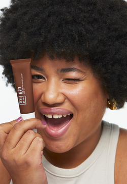 3INA The Tinted Moisturizer - Тонирующий крем с SPF 30, увлажняющий оттенок 677, 30 ml