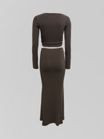 Костюм by Gor 25070 из удлиненной юбки с расклешенным низом и топом с затяжками