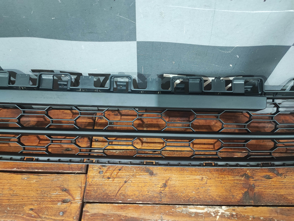 Решетка переднего бампера Skoda Octavia 4 (A8) 19-нв Б/У Оригинал 5e3853677