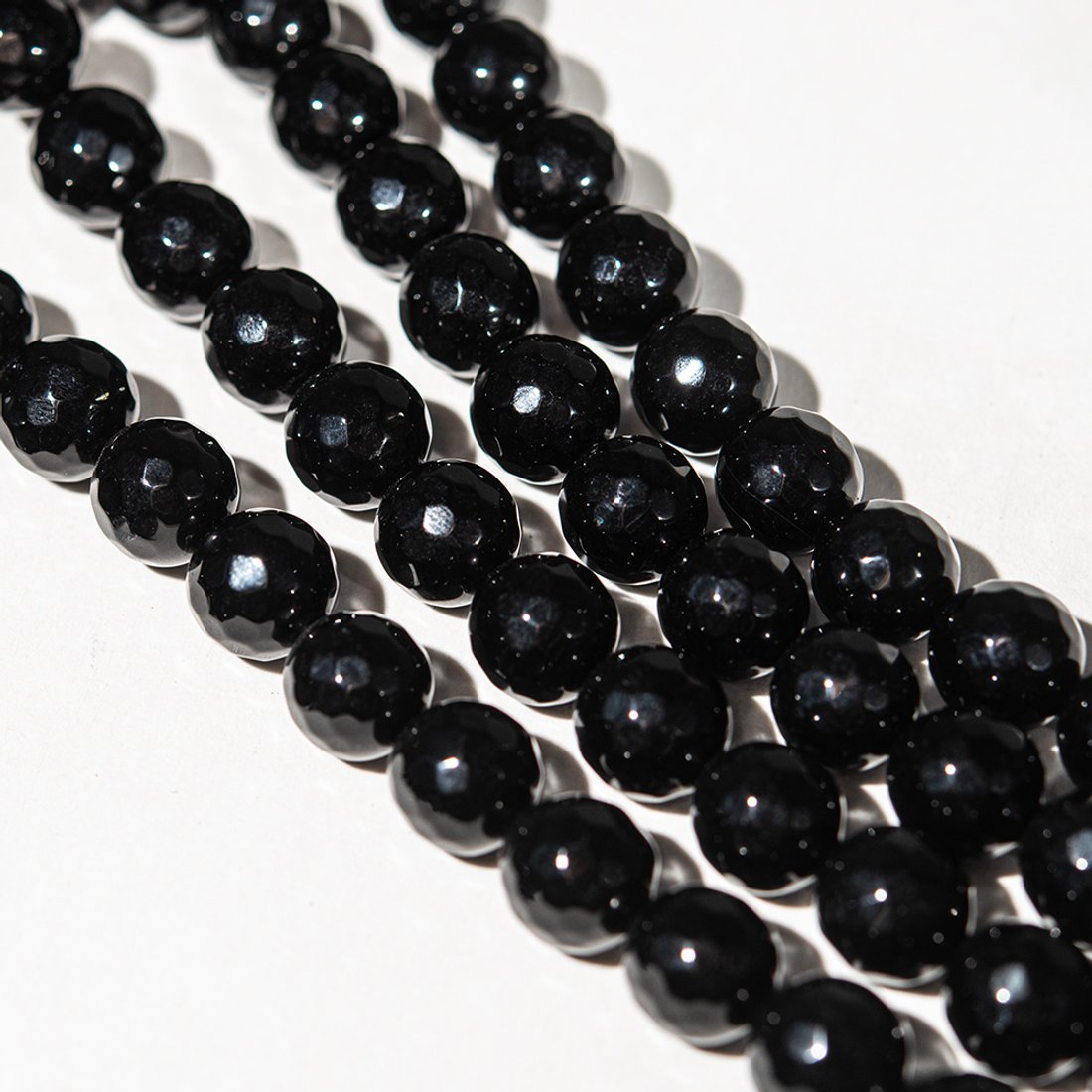 Черный агат натуральный, бусины в форме шара, микроогранка, 10мм