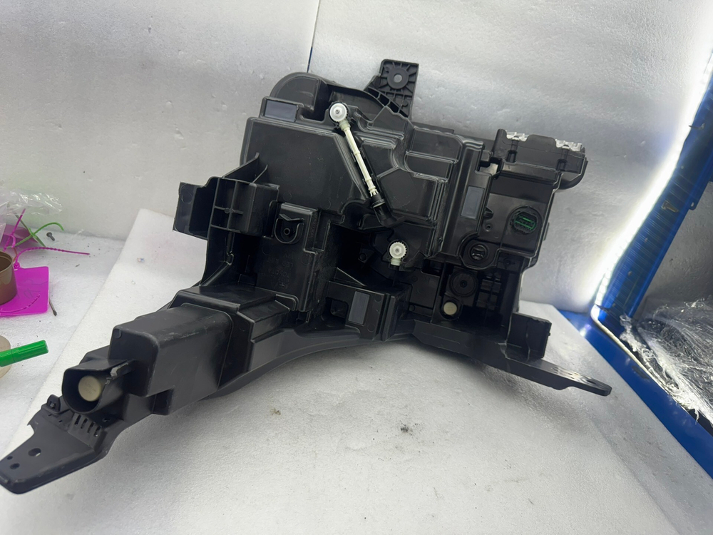 Блок фары (LED) для Toyota bZ3X, оригинал,