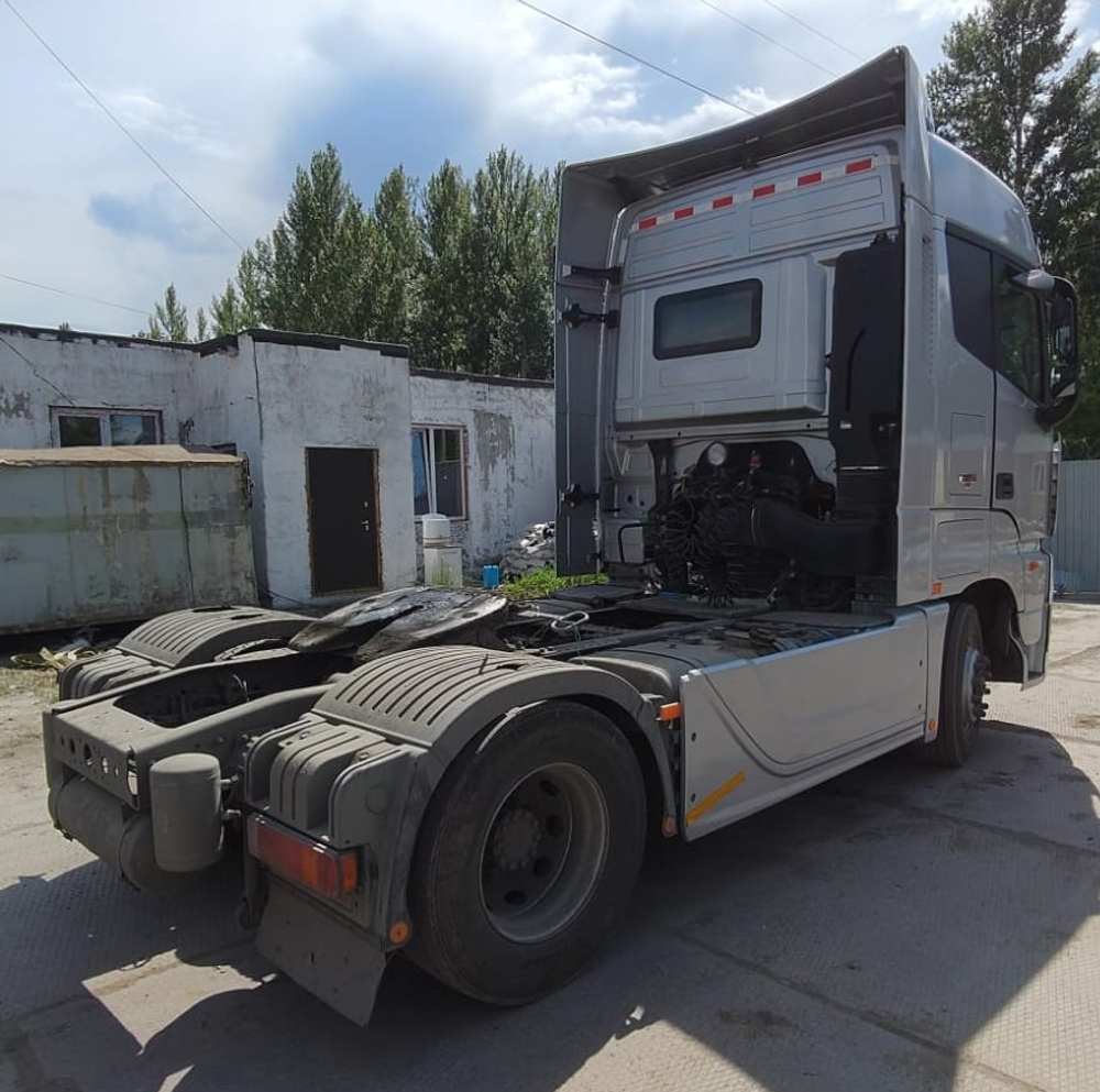 Foton AUMAN 4x2 Седельный тягач BJ4189SLFKA (Дизельный, 11,8 л, 470 л.с. МТ)