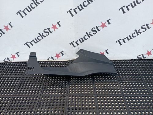 Накладка корпуса подножек правая