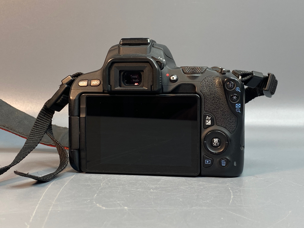 Canon 200D Kit 18-55mm 55.000 Кадров