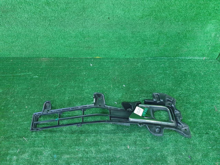 Решетка переднего бампера левая Toyota Land Cruiser 200 (2015-2021)