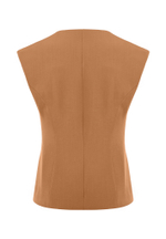 Жилет с крупными пуговицами