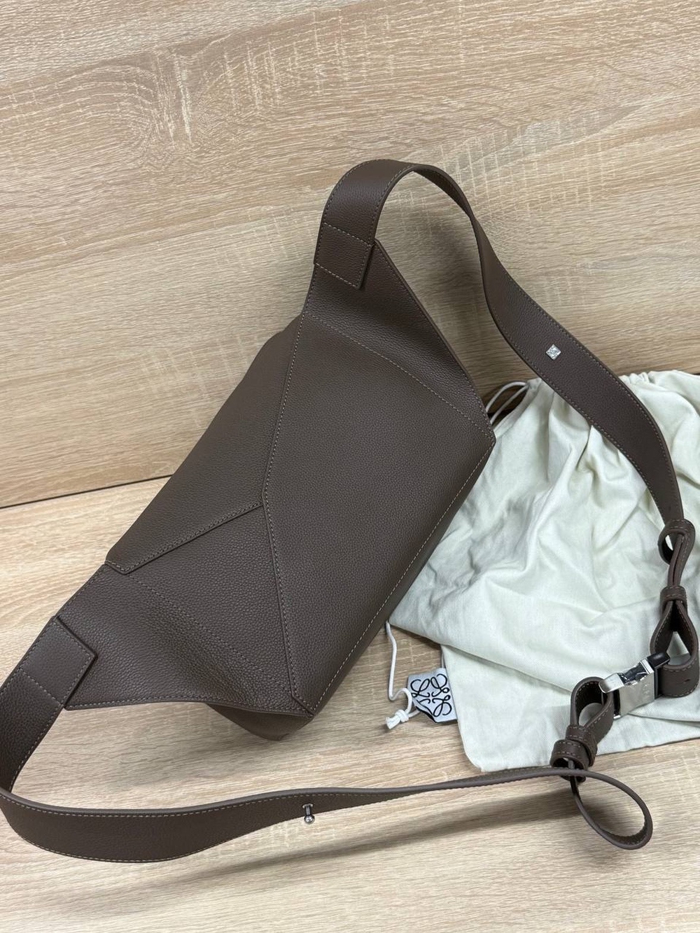 Нагрудная сумка Loewe