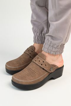 501 | "Natasa" | Коричневые женские медицинские сабо с закрытым носом