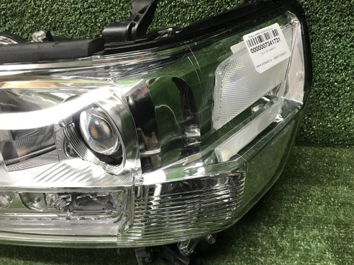 Фара левая Toyota Land Cruiser 200 (2015-2021) LED